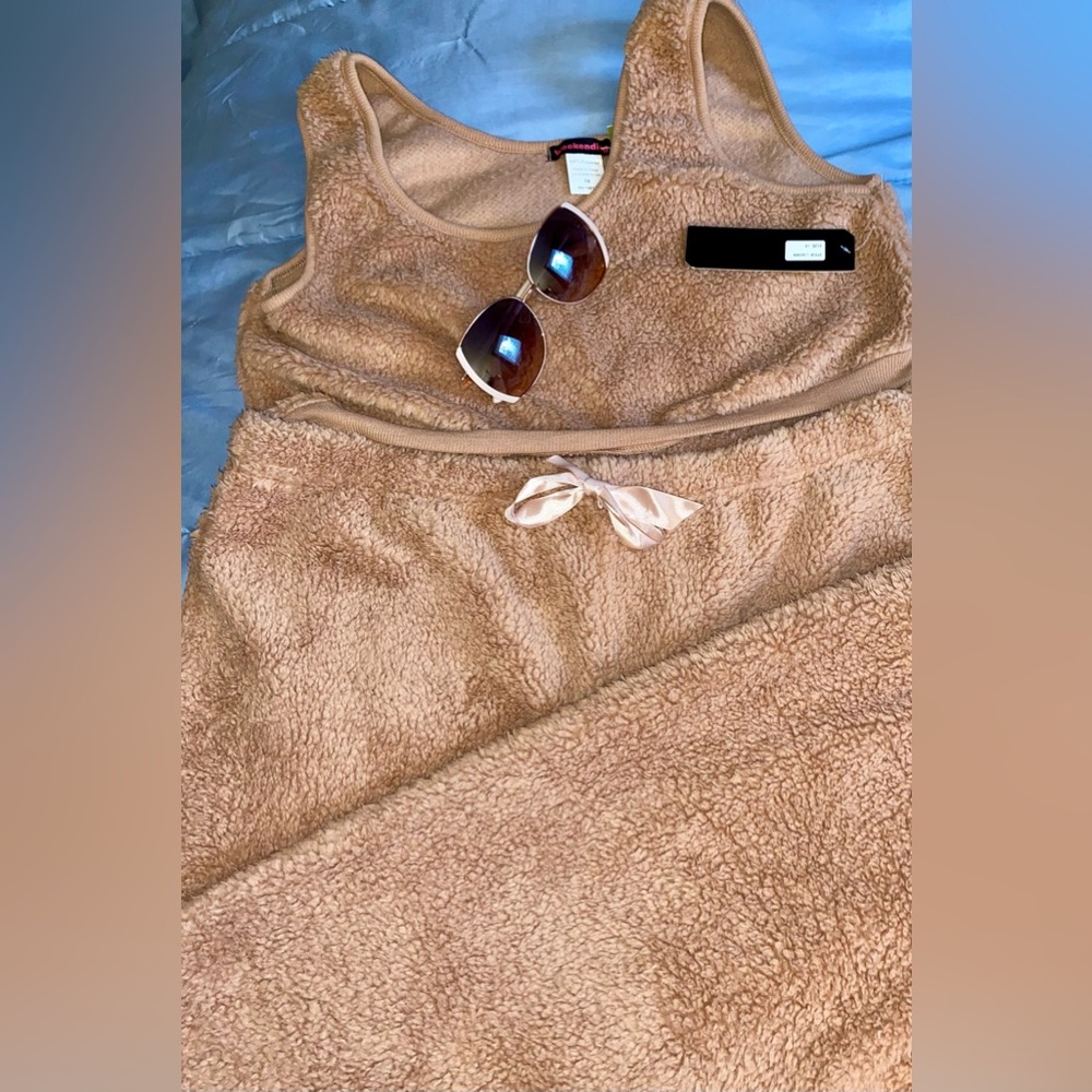 New! Sherpa Teddy Bear Lounge Set/Pajamas with Oversized Tahari Sunglasses - Picture 2 of 7